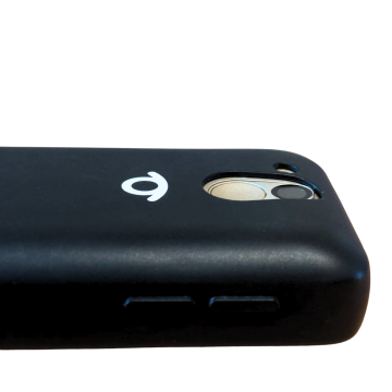 Detailansicht der SOS-Taste in schwarzer TPU-Hülle