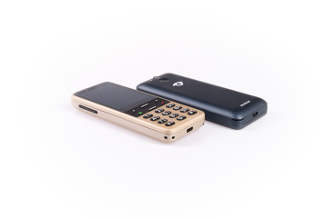 Zwei BlindShell Classic 3 Telefone, eins Sandgold und eins Ozeanblau, liegen auf einer weißen Oberfläche und zeigen die taktile Tastatur, den Bildschirm sowie das Logo auf der Rückseite.